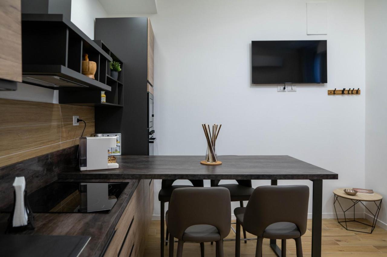 L Arche Comfort & Relax Brown Home Di Via Varesina ミラノ エクステリア 写真